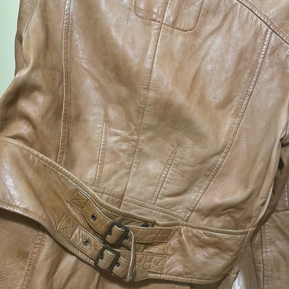 Woman's Tan Coloured Danier Leather Jacket size Small - Picture 3 of 7